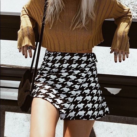 Houndstooth Wrap Mini Skirt NWT | Size: Small - Picture 3 of 3